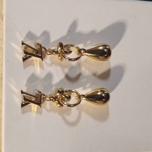 WOMEN'S LOUIS VUITTON GOLD DANGLING EARRINGS